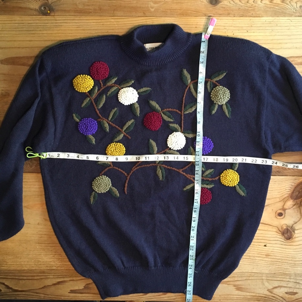 VINTAGE Alfred Dunner Cottagecore
 Navy Blue Embroidered Floral Sweater - Picture 10 of 13